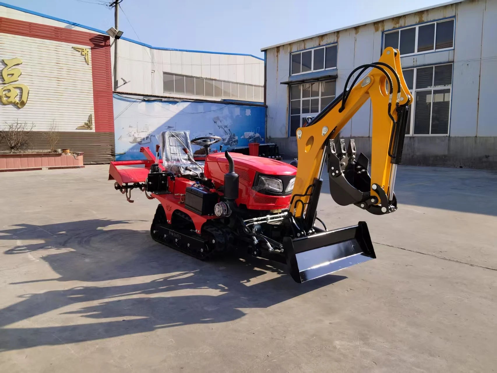Customized Euro V Agircultural Mini Cultivator 35HP Cultivator Tiller Crawler Tractor with Excavator