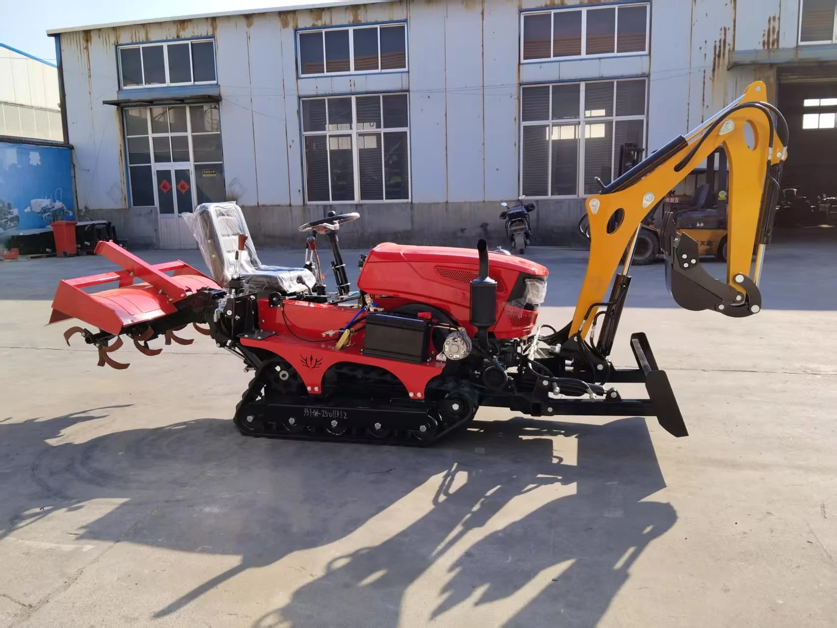 Customized Euro V Agircultural Mini Cultivator 35HP Cultivator Tiller Crawler Tractor with Excavator