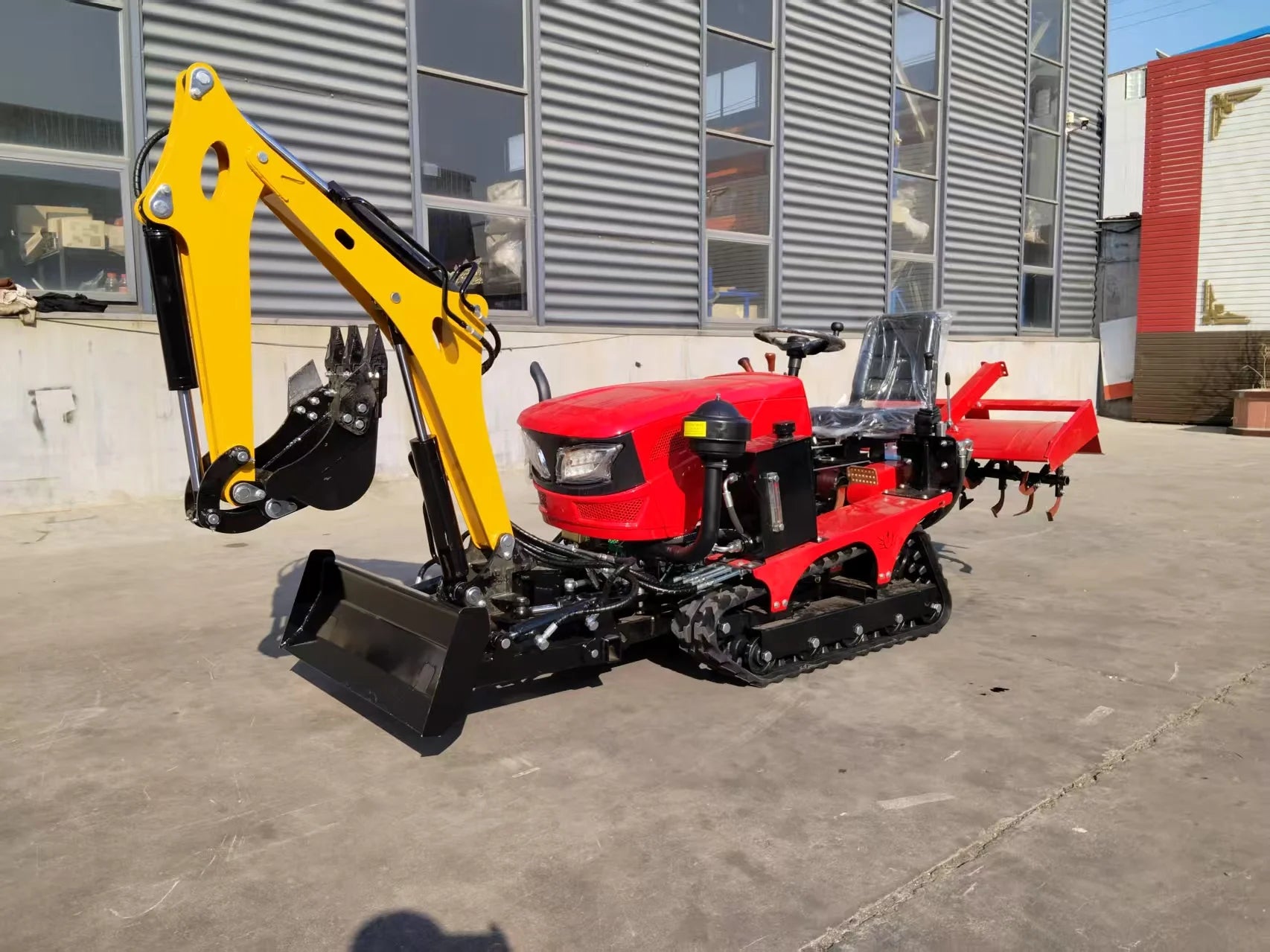 Customized Euro V Agircultural Mini Cultivator 35HP Cultivator Tiller Crawler Tractor with Excavator